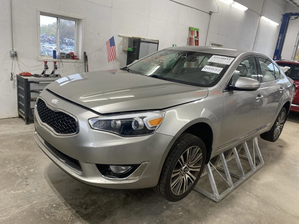 Conjunto de luz trasera exterior derecha usada se adapta a: Kia Cadenza 2014 exterior derecha exterior gr Foto 2 de 4