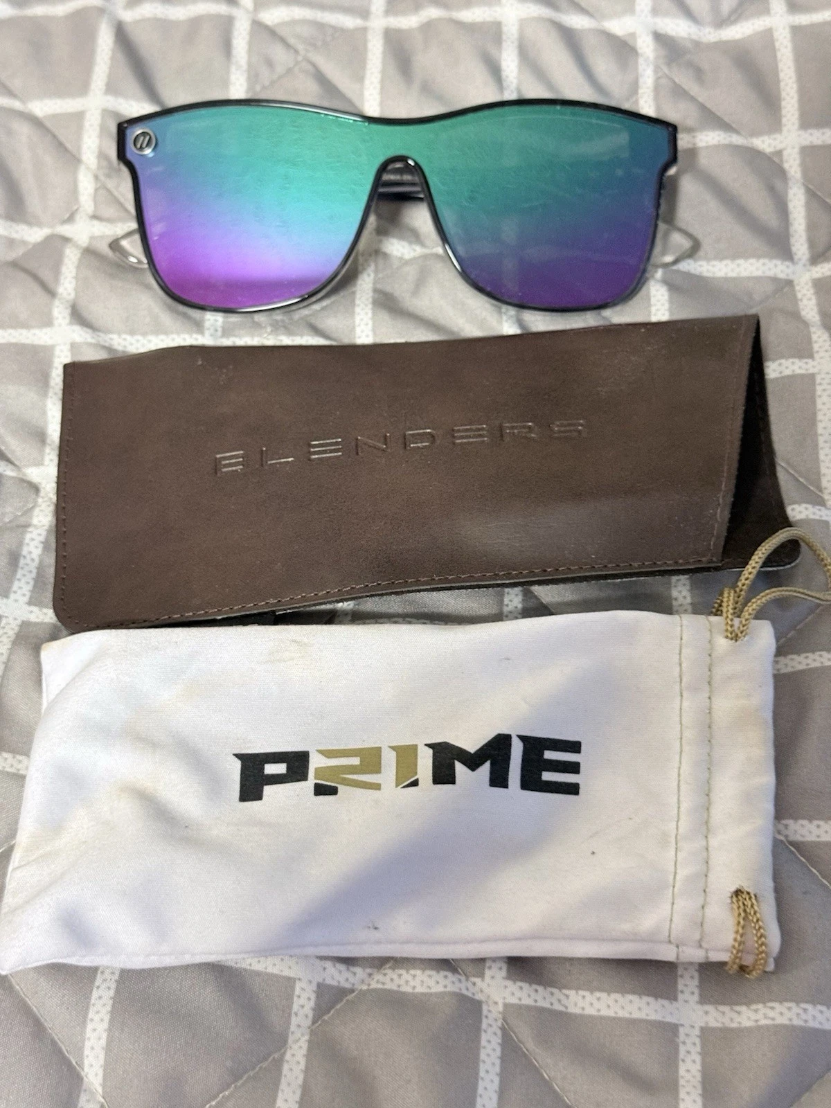 Blenders Black Forest II shield-style frame polarized flat mirrored lenses NWOB
Opens in a new windo