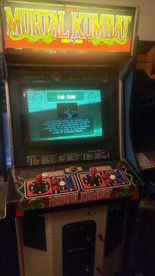 Mortal Kombat 1 1992 Arcade Machine With CRT **WORKS**