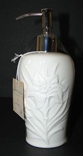 NEW ARTISTIC IVORY POINSETTIA CERAMIC KITCHEN,BATHROOM SOAP,LOTION DISPENSER 