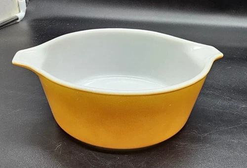 Pyrex Ovenware #472 Vintage 1 1/2 pt Orange Dish