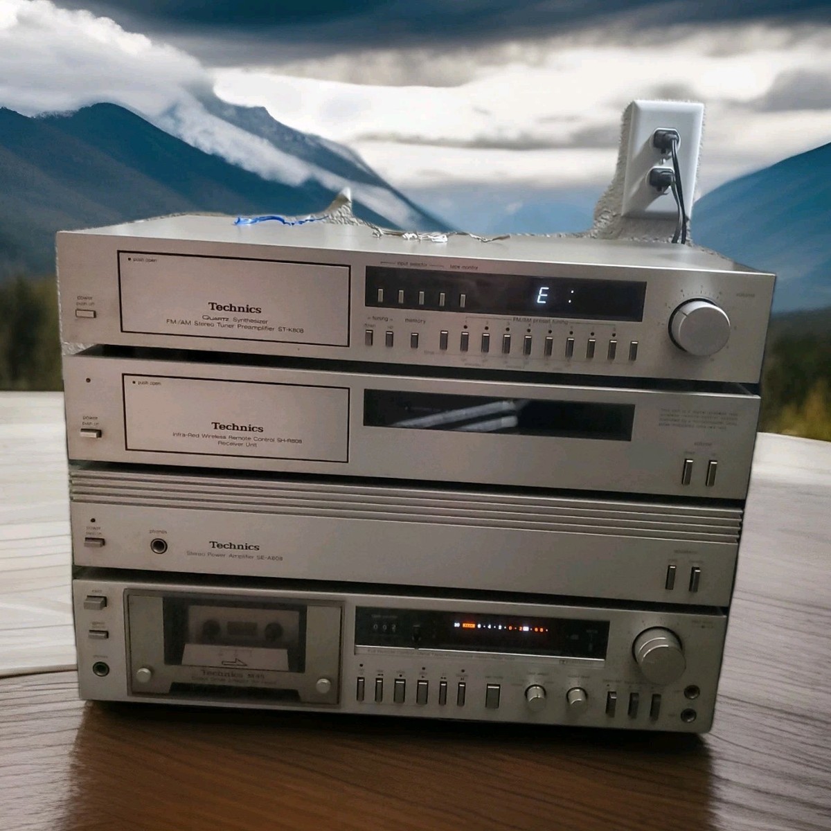 Technics Stereo - ST-K808 Preamp, SE-A808 Power Amp SH-R808 Technics Stereo - ST-K808 Preamp, SE-A808 Power Amp SH-R808