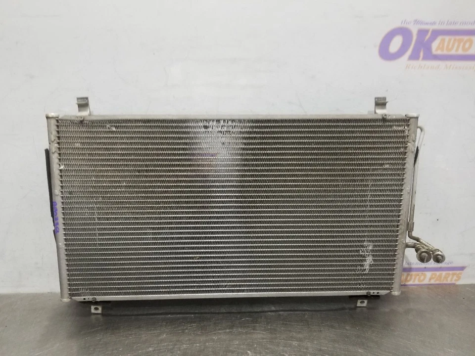 Nissan 350Z 2005 condensador de CA de 3,5 L Foto 2 de 4