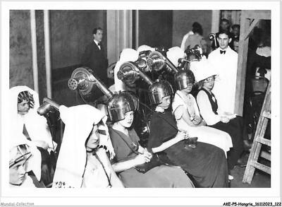 AKEP5-0411-HUNGARY - BUDAPEST - Ladies Hair Salon