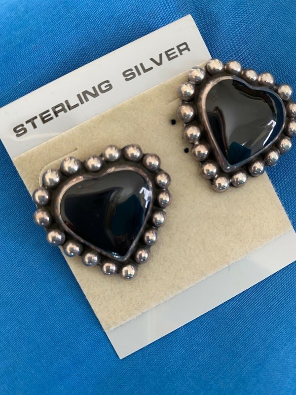 vintage*STERLING SILVER & ONYX HEART Shaped EARRINGS* Mexico Stamped 