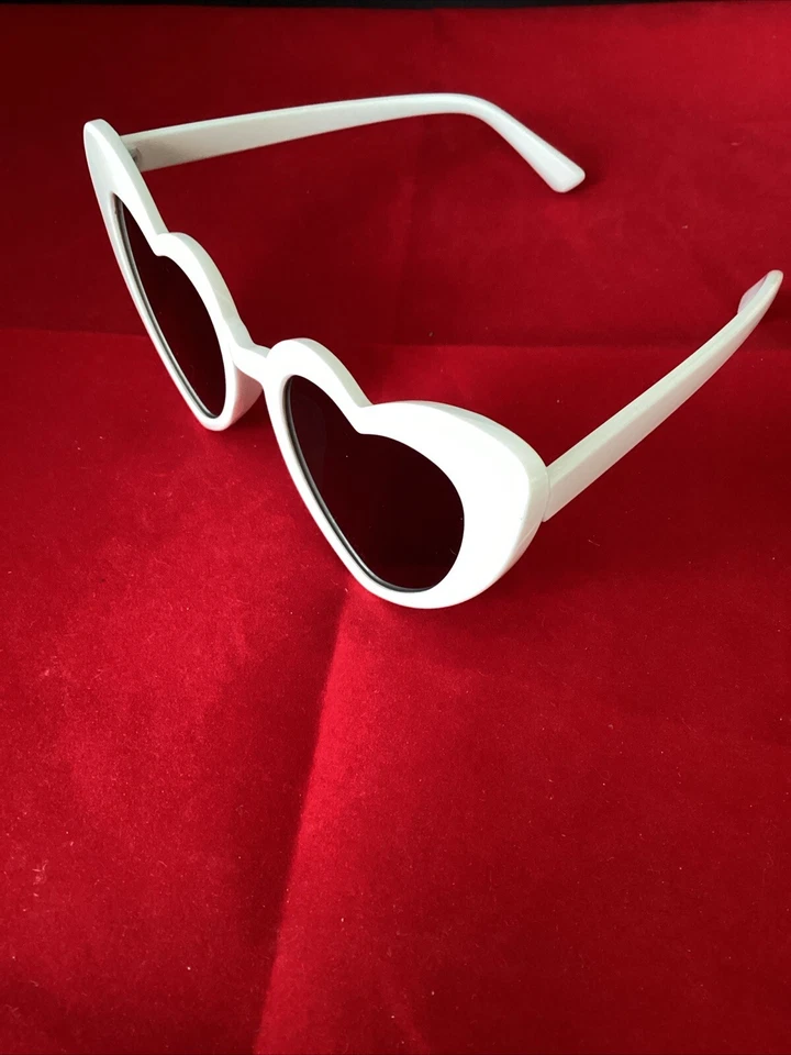 LOT OF 50 Heart Shape Sunglasses Black Lenses Womens Girls Teen Fashion Love - Image 3 of 4