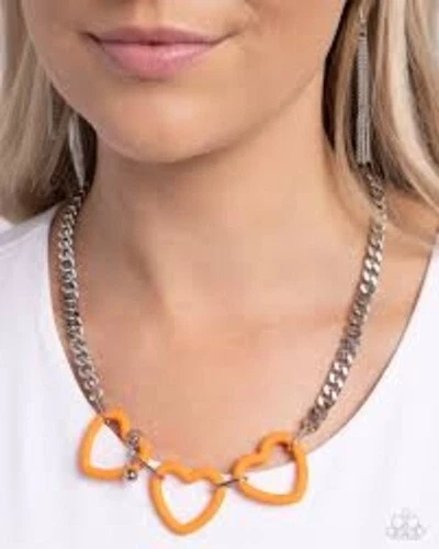 VETEMENTS Paparazzi Accessori Omaggio Cuore Collana Cuore Arancione