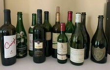 Bottiglia vuota di vino e champagne