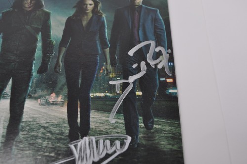 Cómic Arrow Temporada 2.5 #5 Elenco Firmado Autografiado Amell Rickards Beckett - Imagen 7 de 8