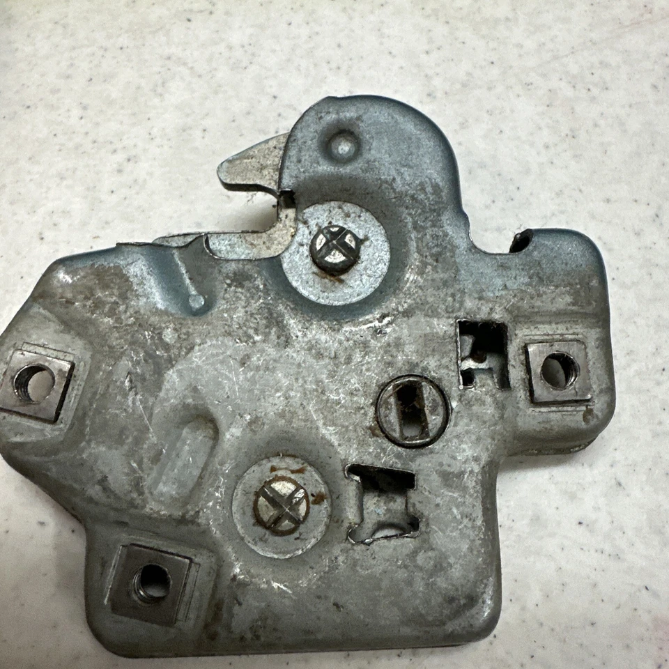 Lanzamiento de maletero 1969-70 - solo cierre eléctrico Buick Skylark #981491 nuevo de stock Foto 4 de 4