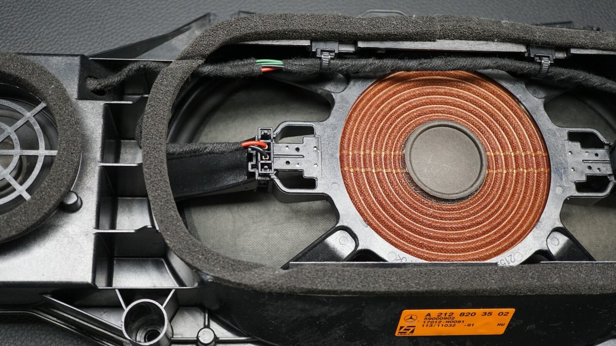 GENUINE MERCEDES BENZ CLS E W218 C218 W212 LOGIC7 SUBWOOFER