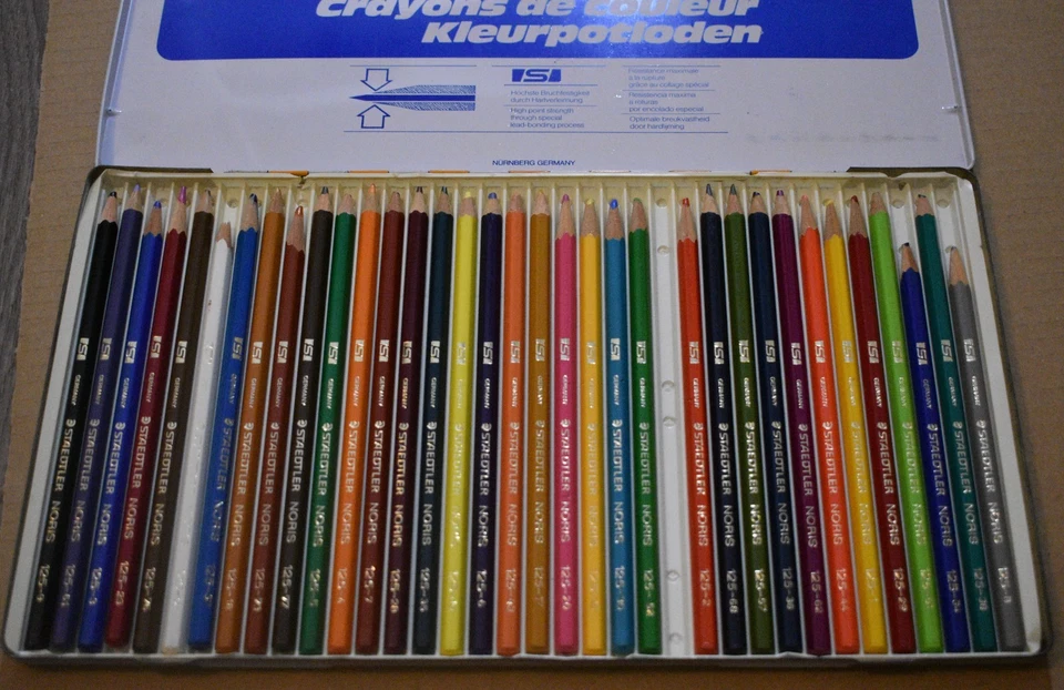 35 lápices de acuarela Staedtler Panorama Noris contenedor de metal Alemania Foto 2 de 4