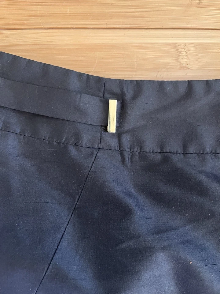 Falda de seda cruda colección Carlisle talla 8 cintura con acento de metal dorado lujo $498 Foto 2 de 4