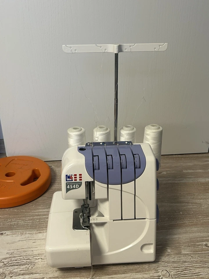 Overlock W6 Modell 454D so gut wie neu - Bild 2 von 4