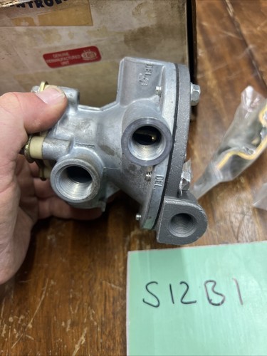 REMAN Sealco 9125 Service Relay Valve 3 Delivery Ports Bracket Mounted - Picture 3 of 4