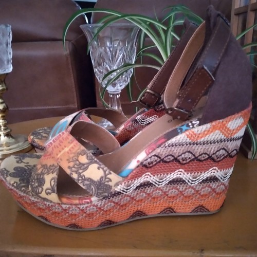 Call It Spring Size 10B Wedge Platform Sandals Shoes Colorful Boho Aztec Design - Picture 7 of 11