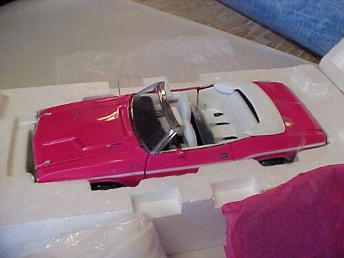 Franklin Mint 1970 Dodge Challenger 440 Six Pack Convertible Pink 1:24 Scale - Picture 3 of 5
