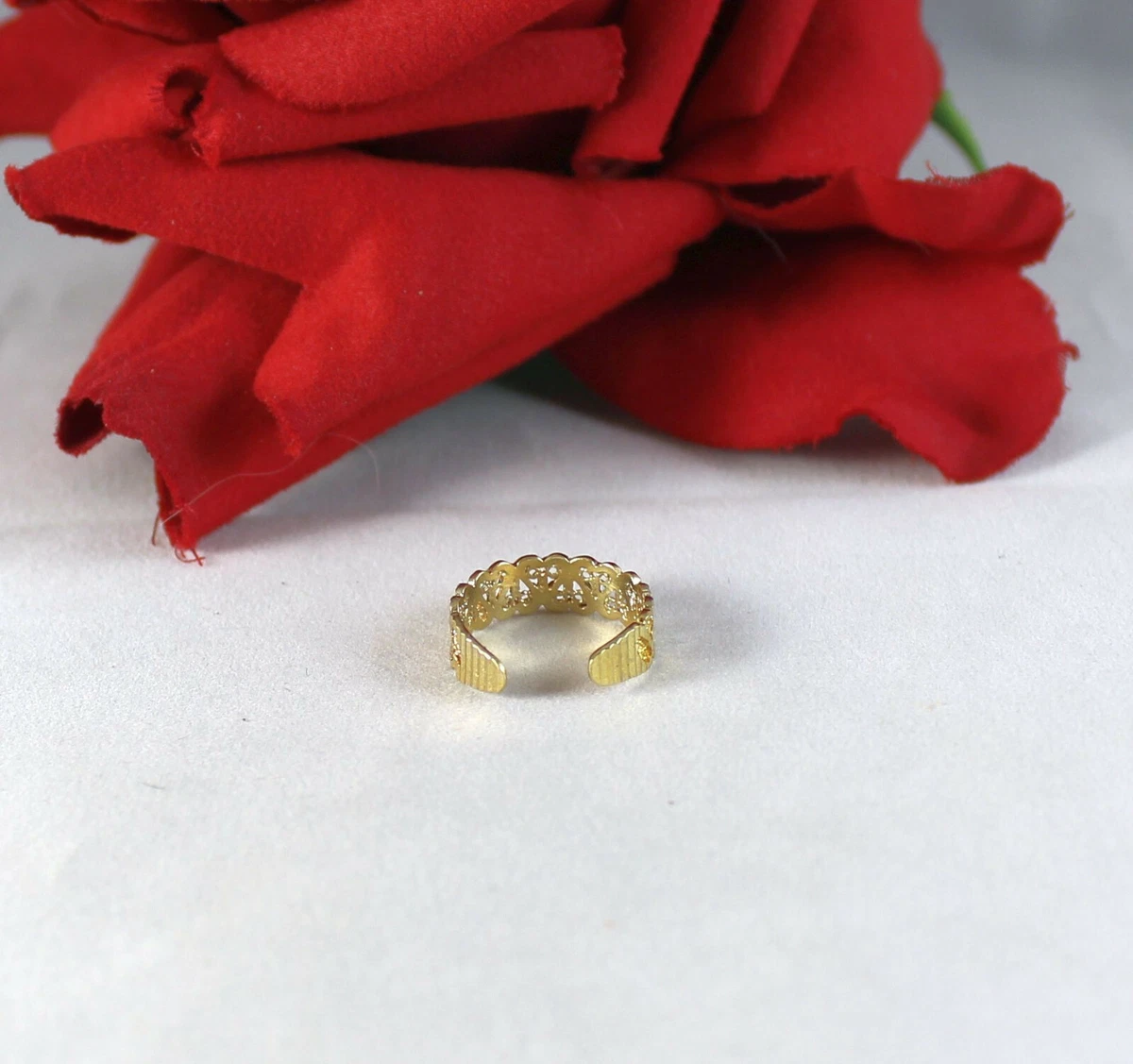 Cat top toe ring