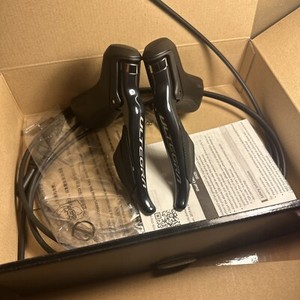 Shimano, Ultegra Di2 ST-R8050, Leviers de freins/vitesses
