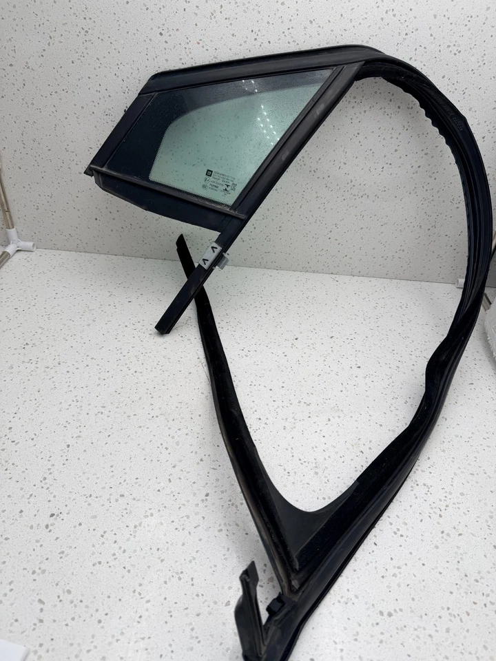 16-19 CHEVROLET CRUZE Left Front Door Vent Glass 42686961 OEM B435-5 — 第 2/4 张图片