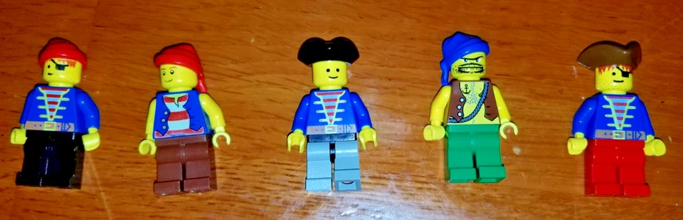 LEGO Pirata Lote - 15 Fine Scallywags - Mejora tus Batallas Terrestres y Marítimas Antiguo y Nuevo Foto 3 de 4