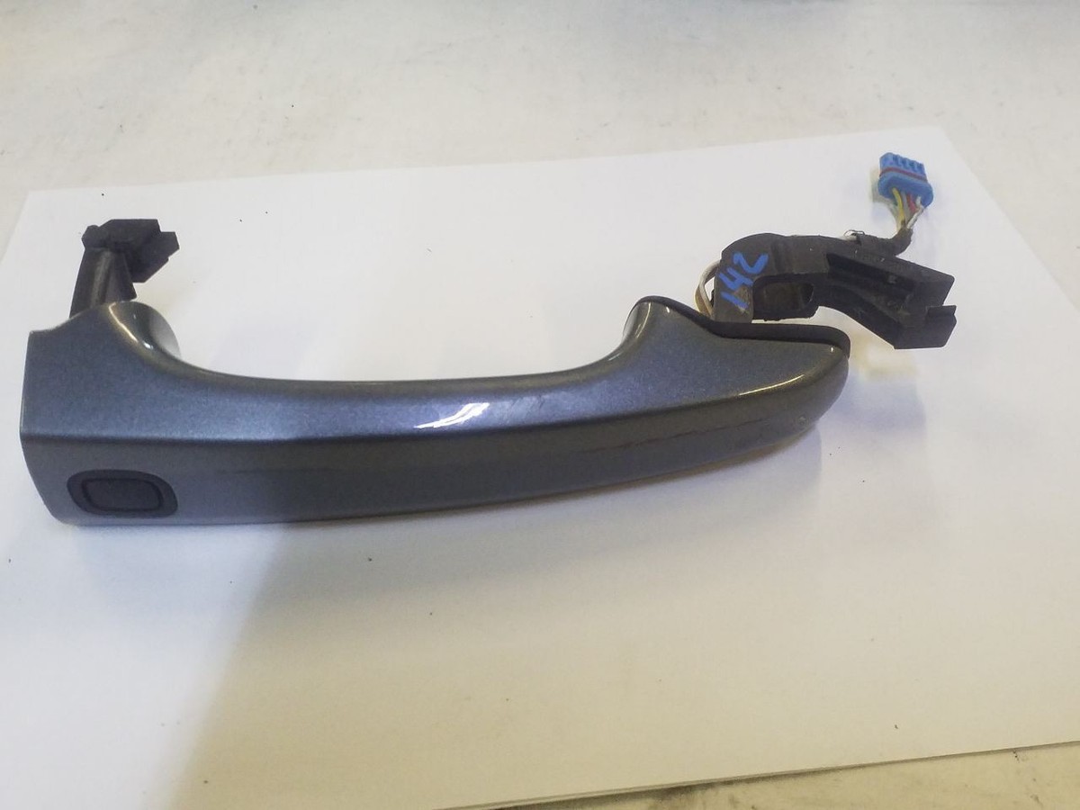 Passenger Exterior Door Handle w/ Keyless Entry Button | 2009-2015