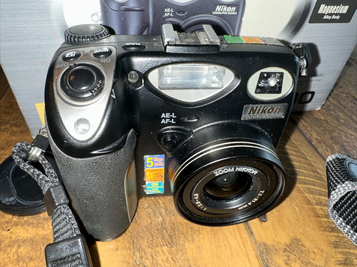 Nikon COOLPIX E5000 5.0MP Digital CCD Camera w/ Two Batteries and