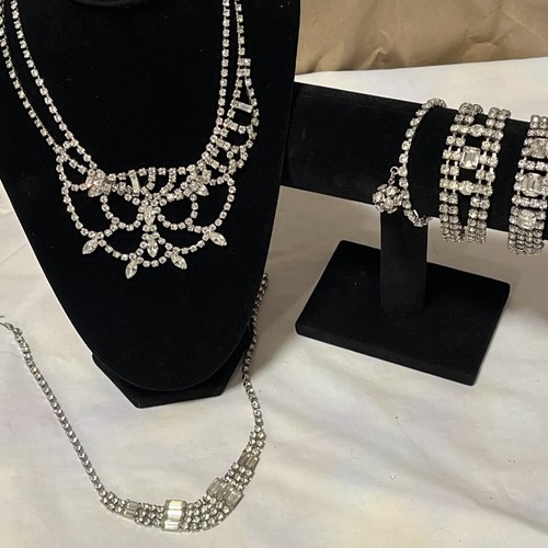 Vintage To Modern rhinestone costume jewelry lot Necklaces And Bracelets (6) - Picture 16 of 21