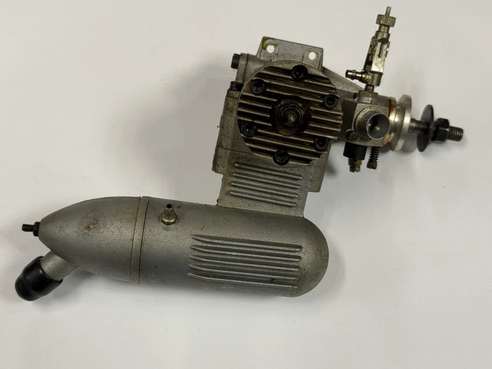 Magnum .40 40 GP Two Stroke Nitro RC Remote Control Airplane Engine - Image 2 of 2