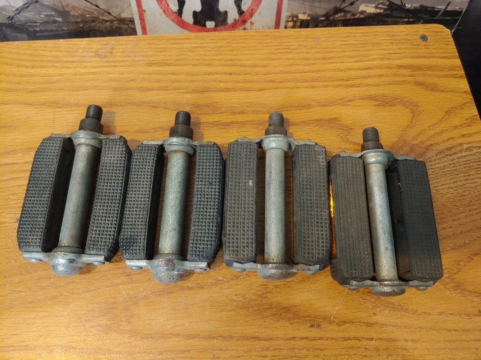 Vintage Cruiser Bike Pedals Lot 2 Sets 2 Sizes 1/2in Union - Image 3 of 4