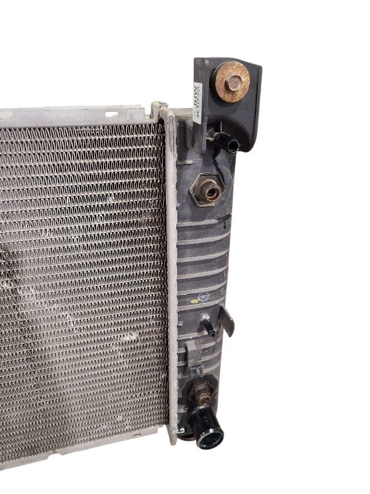 Radiator Fits 99-03 SIERRA 2500 PICKUP 646876 - Image 3 of 4