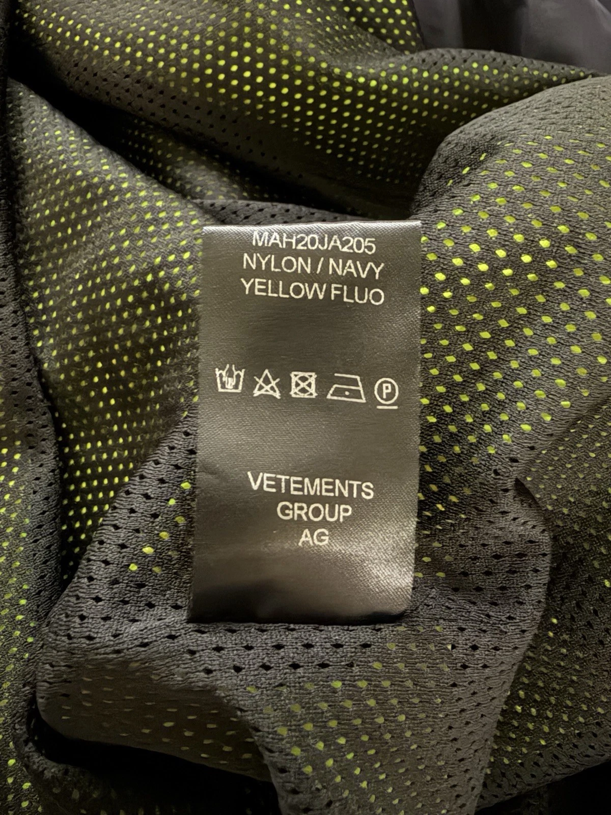 Vetements F/W19 Hi-Vis Anarchy Reflective Parka image 18