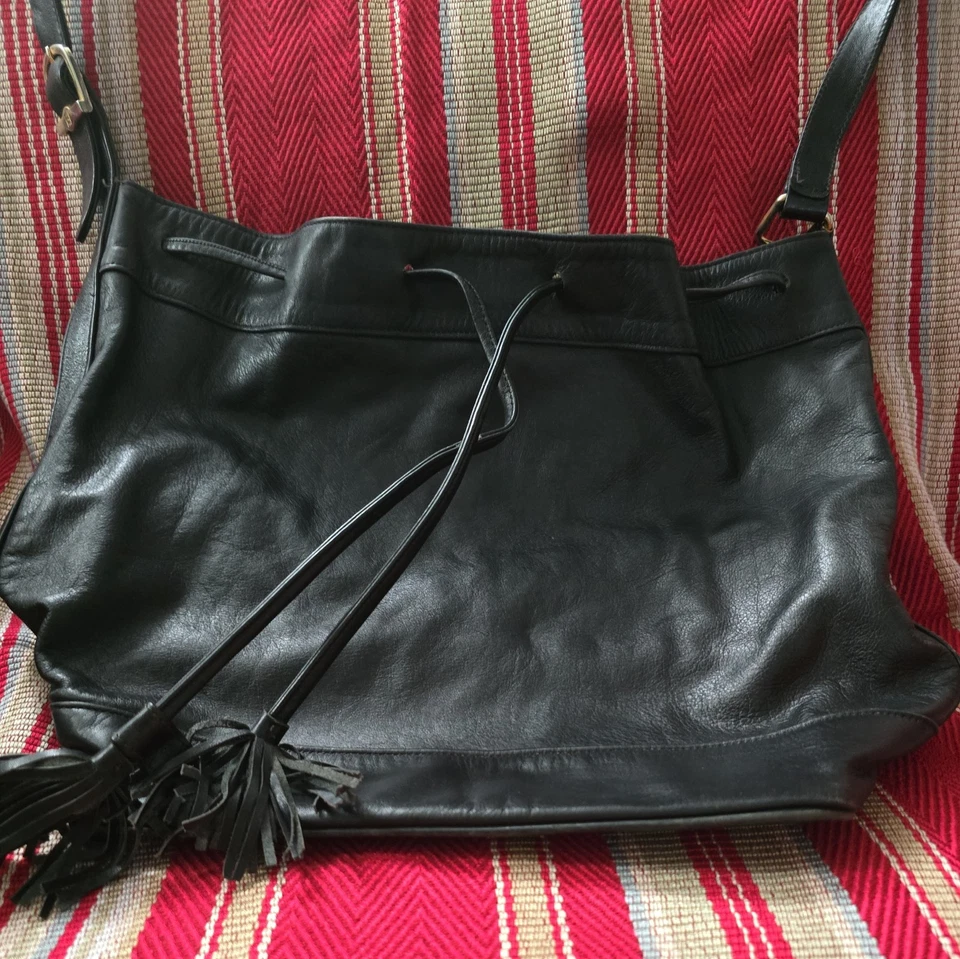 Bolso de hombro Fendi FF vintage de cuero negro Foto 2 de 4