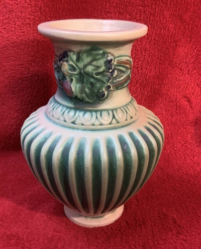 ROSEVILLE POTTERY 6-1/4" CORINTHIAN VASE LIGHTER GREEN