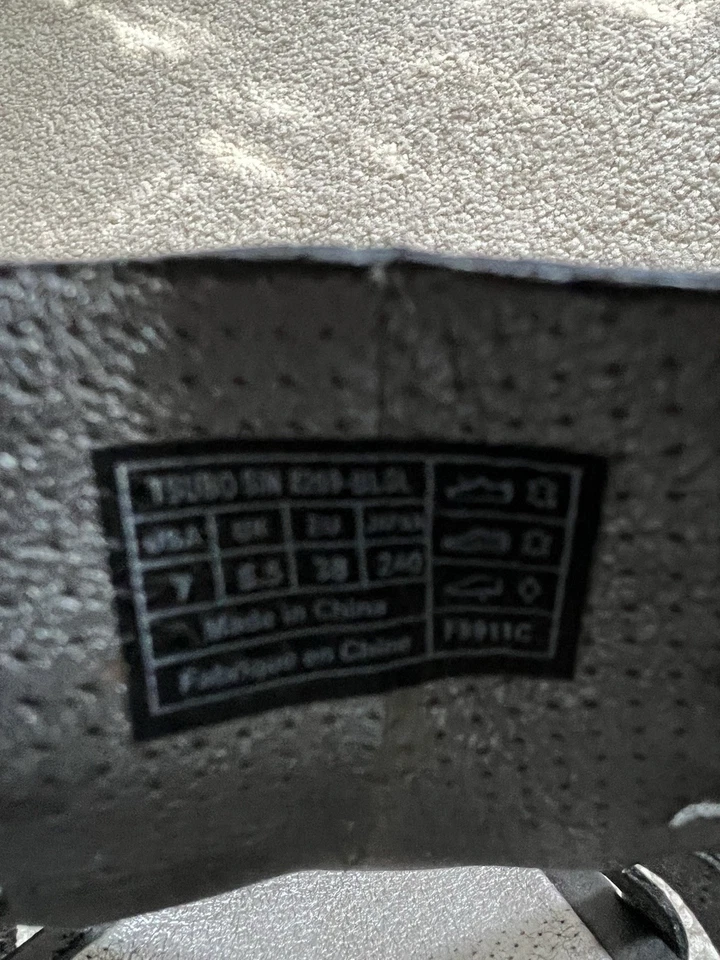 TSUBO Platform Sandle Wedge Slide Sz 7 Black 2.75" heel. Leather. Well Made. - Image 3 of 4