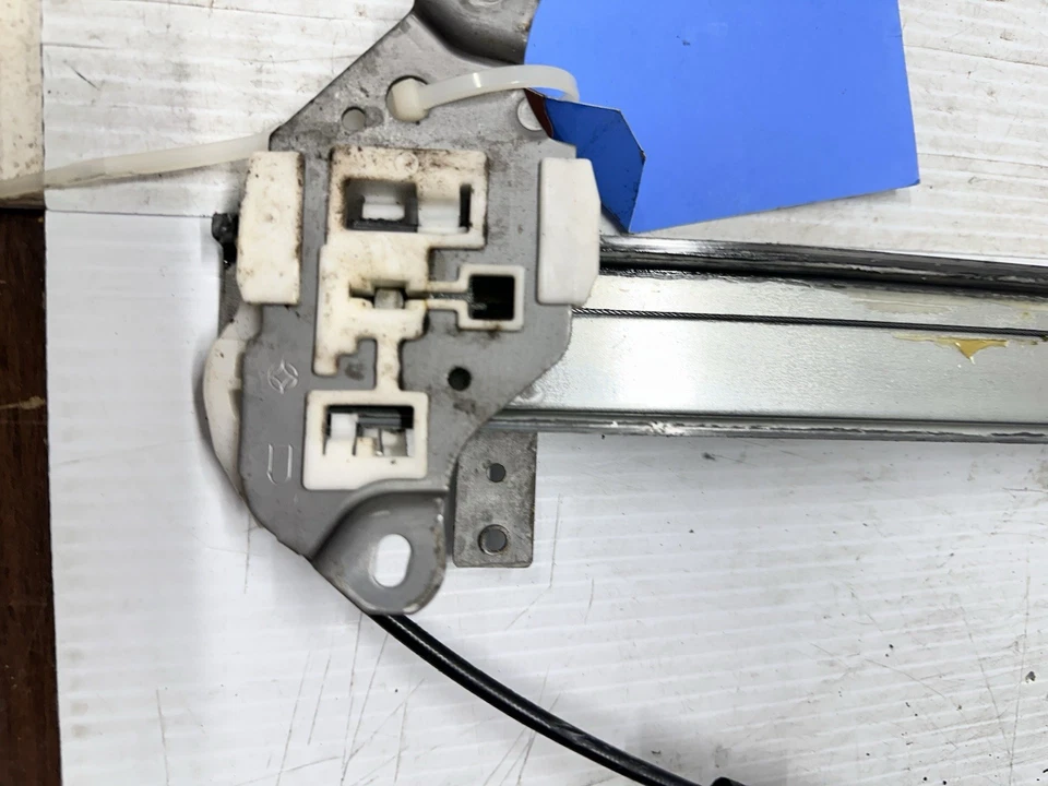 Nissan Pathfinder 1996-2004 puerta del pasajero delantero ventana eléctrica motor regulador S8 Foto 4 de 4