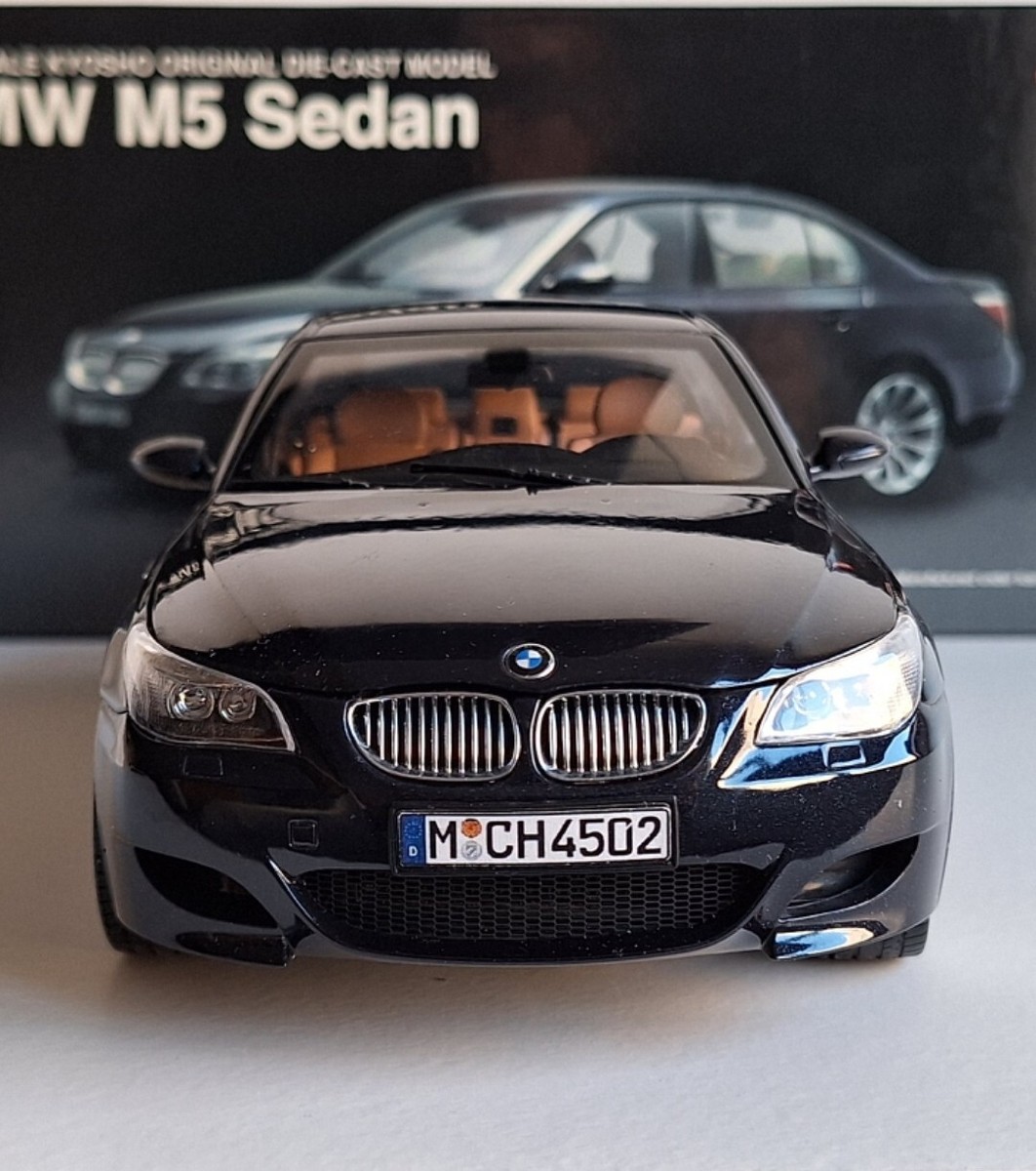 WOW BMW M5 (E60) Sedan 2004 Carbon Black 1:18 Kyosho 08593BK