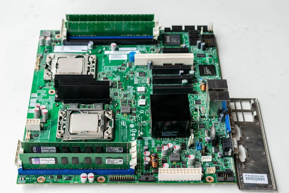 Placa madre Intel S5500BC LGA1366 EATX SSI CEB DDR3 doble zócalo Xeon IPMI 2.0 Foto 3 de 4