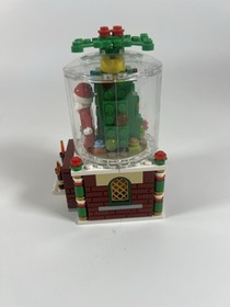 LEGO 40223 Limited Edition Christmas Snowglobe - Complete