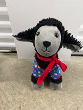 Peluche de oveja negra Build A Bear con traje de unión navideña