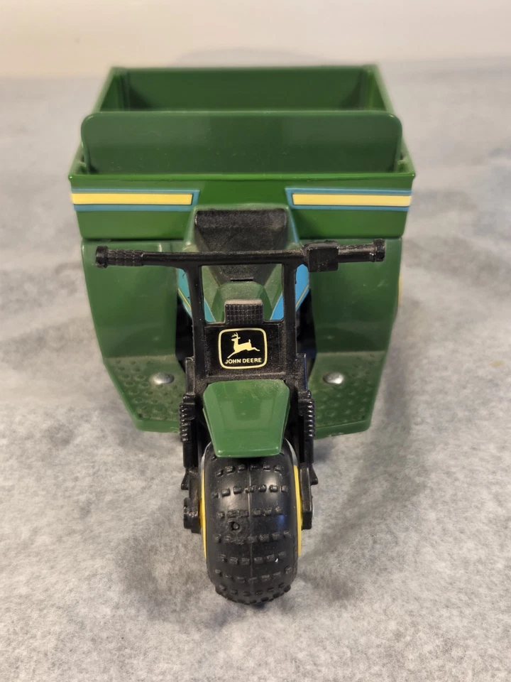 John Deere AMT 600 1/16 ERTL #5597 Die-Cast MIB Dump Bed, Steerable, Rubber Tire - Image 3 of 4