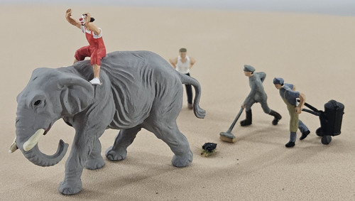 Five Vintage Preiser HO Scale Figures "Circus  Parade Joyride w/ Cleanup" #20375