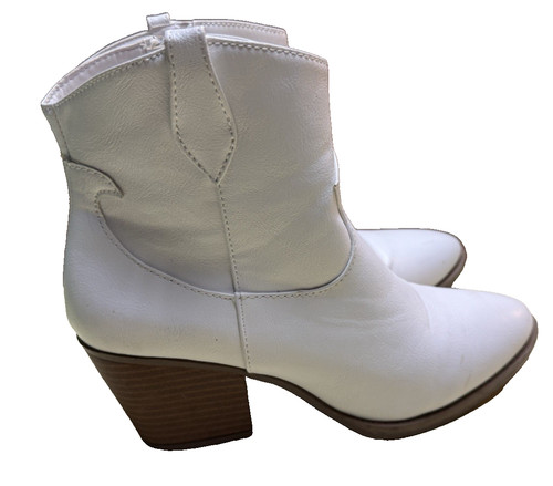 Sugar TARAH Womens 9M WHITE Smooth Pointed Toe Zip Up Ankle Booties