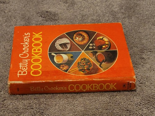 Vintage 1974 BETTY CROCKER'S COOKBOOK HC 22nd Printing "Red Pie" Edition - Picture 3 of 20