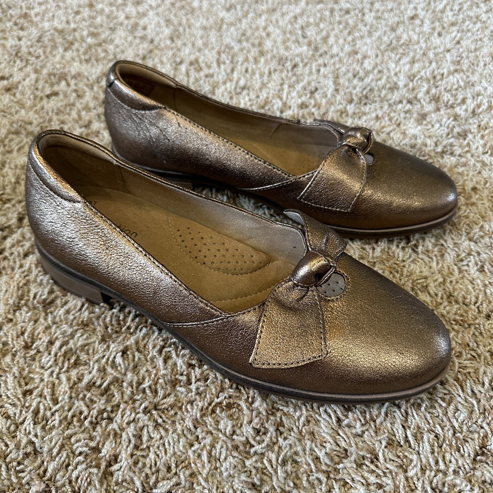 SAOLA Mocassino slip on Clarks Collection suola ammortizzata oro lucido taglia 7