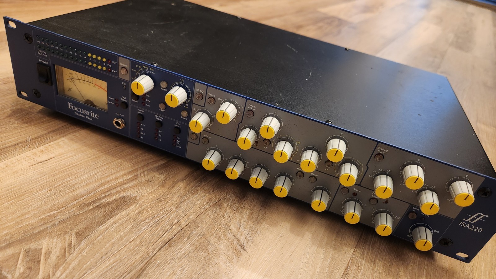 Focusrite ISA 220 Session Pack Channel Strip Preamp/EQ/Compressor/De-Ess