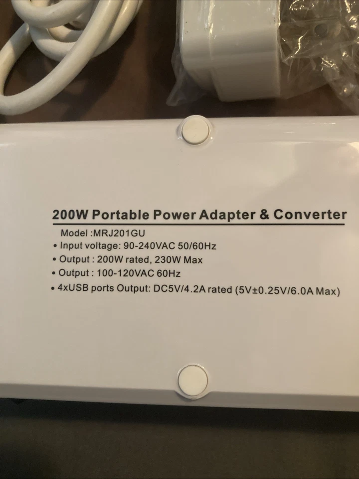 Bestek MRJ201GU 200W 4-Port USB Charging Universal  Adapter Voltage Converter - Image 2 of 3