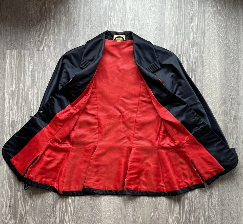 Chaqueta de seda azul marino y roja de Hong Kong de la dinastía rara de los años 60 para mujer tejida con botones rana Foto 2 de 4