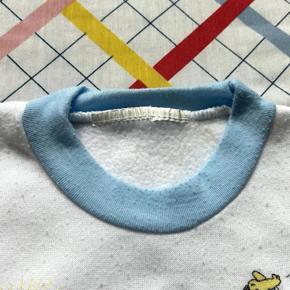 Sudadera Pullover Vintage Años 90 Pastel Bunny House Niños Rosa Azul Blanco Dibujos Animados Foto 4 de 4