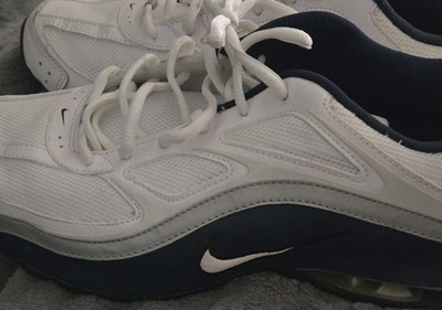 Nike Reax Run Men s White/Navy Lace-Up Low Top Sneakers Style 408006-140